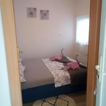 Ula Apartment *