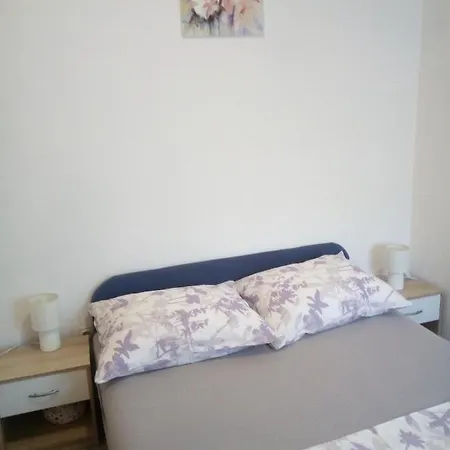 Ula Apartment *